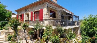 New ''The pretty house in Banne'' 3 rooms, heated swimming pool, wifi, quiet