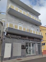 Fachada de la propiedad