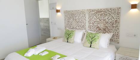 1 bedroom, Egyptian cotton sheets, premium bedding, down duvets