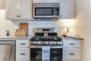 Fridge, microwave, oven, stovetop - Cute Cottage near University and Downtown with Parking & Laundry (Lafayette)