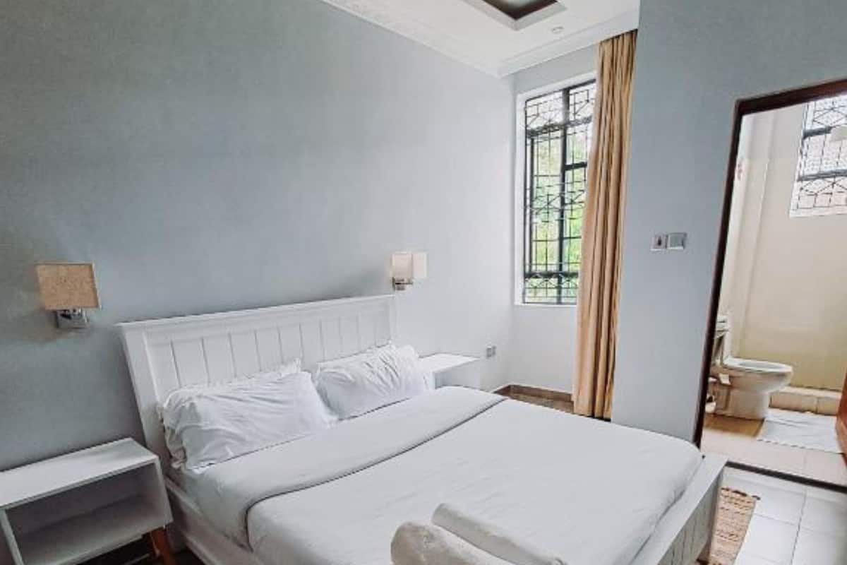 Blackout drapes, free WiFi, bed sheets