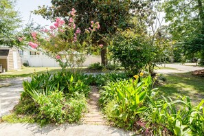 Property grounds - DT 13 min~ 1 mi to UNCW~ Pets ok~ Yard~ Private (Wilmington)