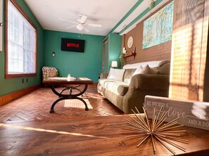 Smart TV, offices - DT 13 min~ 1 mi to UNCW~ Pets ok~ Yard~ Private (Wilmington)