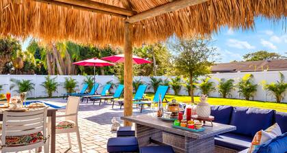 Glamorous New Built Heated Pool Home, Tiki Hut, Huge Patio, Air Hockey Near Ave