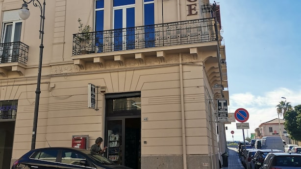 A beige building with a sign reading "ACE" on the facade. - Ace Rooms Vsg (Villa San Giovanni)