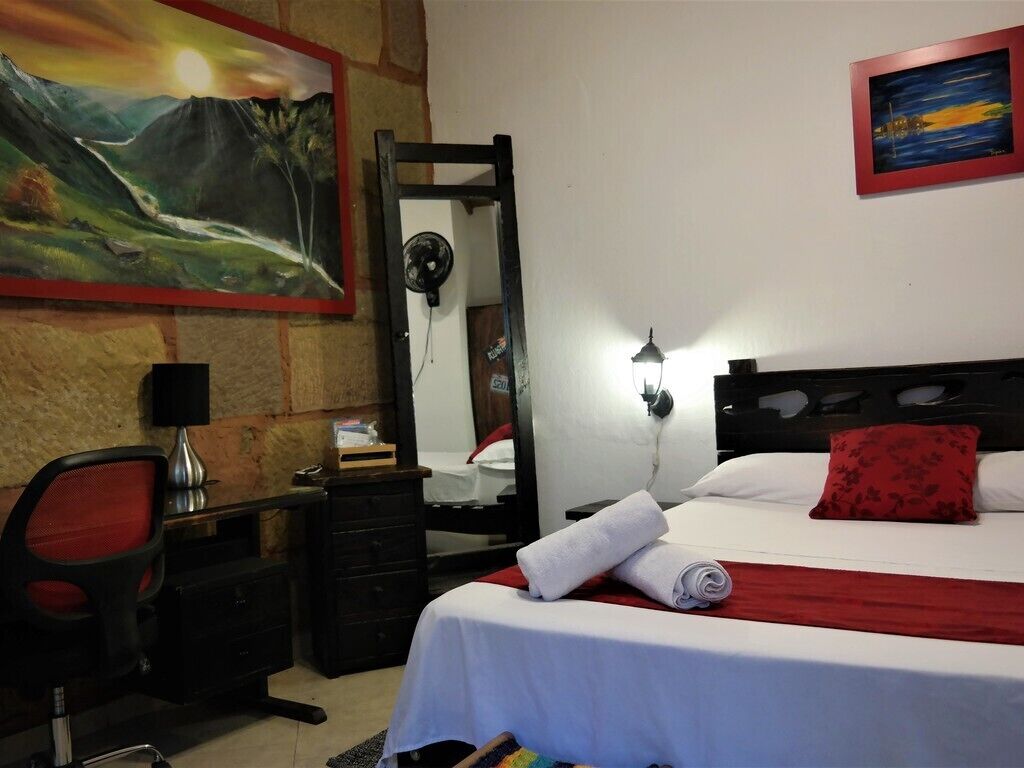 4 Schlafzimmer, Schreibtisch, WLAN, Bettwäsche