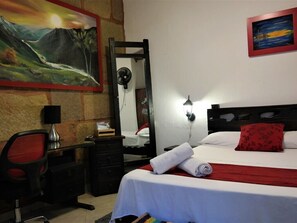 4 bedrooms, desk, WiFi, bed sheets