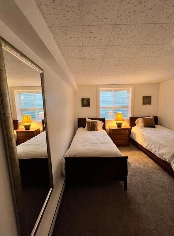 5 bedrooms, iron/ironing board, free WiFi, bed sheets