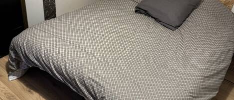 2 sovrum, skrivbord, gratis wi-fi och sängkläder