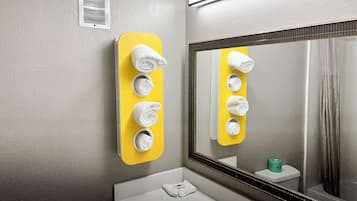 Separate tub and shower, towels