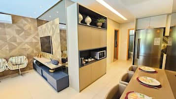 Bungalow – deluxe | Eget kjøkken | Kjøleskap, hurtigmikser og kjøkkenutstyr