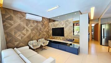 Bungalow Deluxe | Sala de estar | Televisión