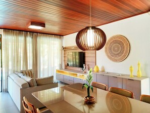 Bungalow | Living room | TV - Lindos Bangalôs no Eco Resort  (Tamandaré)