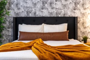 4 bedrooms, desk, iron/ironing board, travel cot