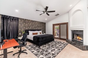 4 slaapkamers, een bureau, een strijkplank/strijkijzer, reisbedje
