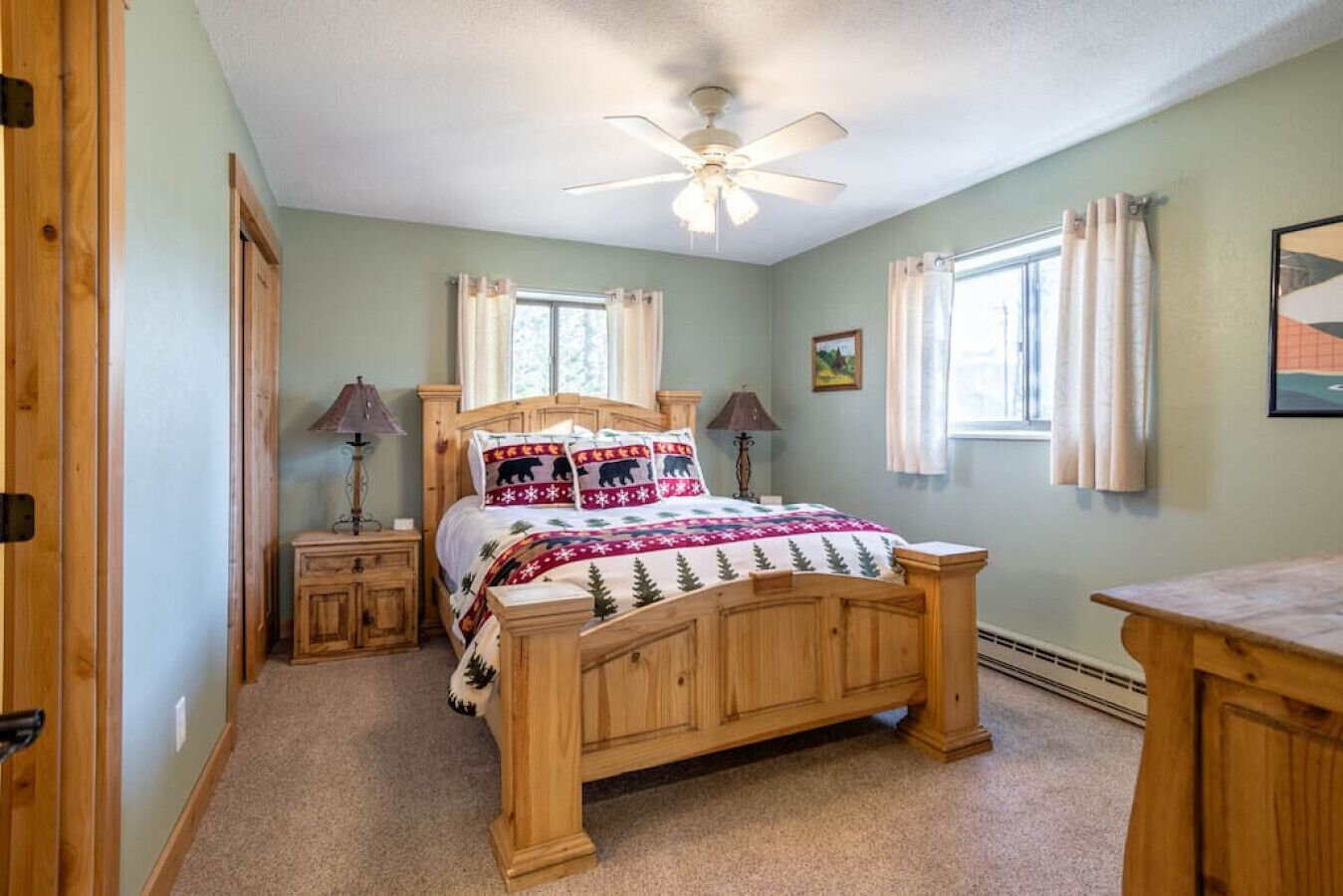 2 bedrooms, desk, travel crib, free WiFi