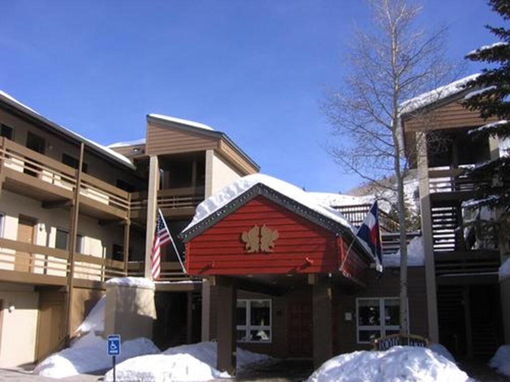 Eagle Point Vacation Resort - Heated Indoor Pool & Hot Tub - Private Shuttle 2