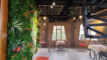 2 bedrooms, free WiFi