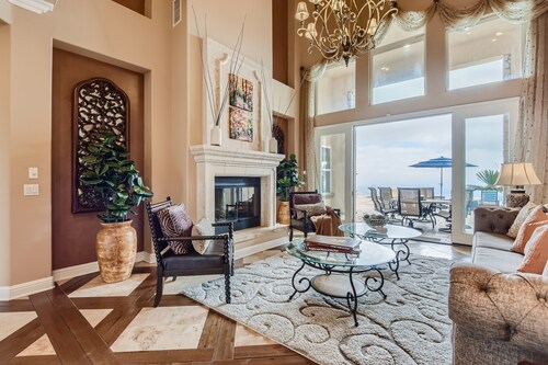 Private Vineyard Oasis: Luxe Estate, 360 Views, Pool/Spa, Theatre, Sports Court!