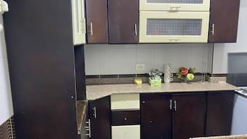 Fridge, oven, coffee grinder, cookware/dishes/utensils