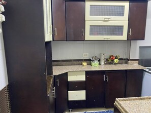 Fridge, oven, coffee grinder, cookware/dishes/utensils - comfortable and relaxed apartment (محافظة أسيوط)