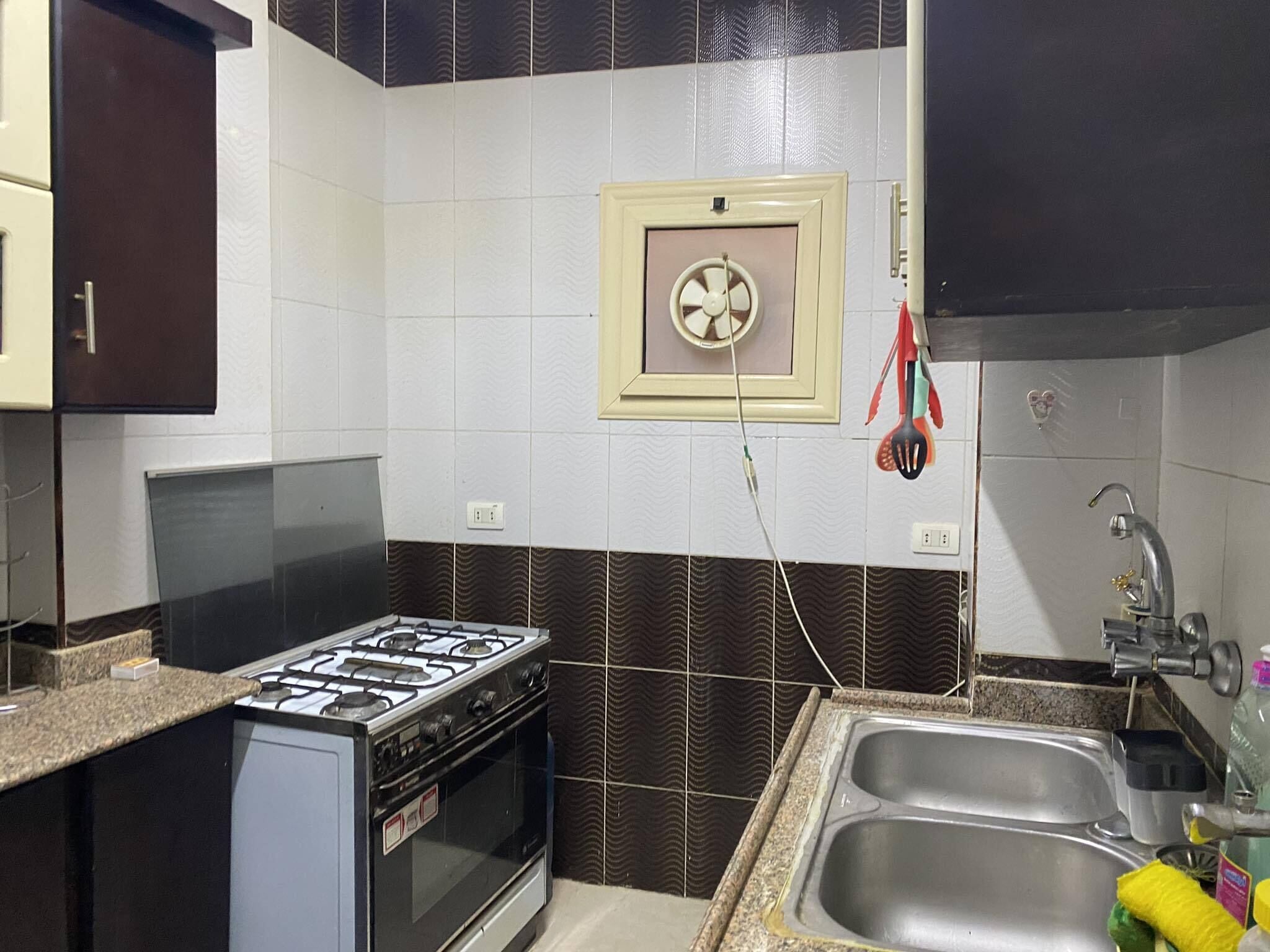 Fridge, oven, coffee grinder, cookware/dishes/utensils