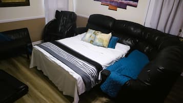 2 bedrooms, in-room safe, desk, iron/ironing board