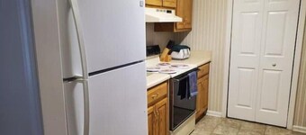 Your Side of Paradise: Gem in a Duplex Haven near Berry College & Tennis Courts
