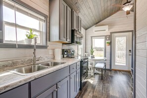 Fridge, microwave, oven, stovetop - Tiny Home Escape on 48 Acres -Near Rocker B Ranch in Graford, Texas -Fire Pit (Graford)