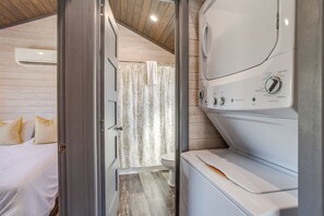 2 slaapkamers, een strijkplank/strijkijzer, gratis wifi, beddengoed