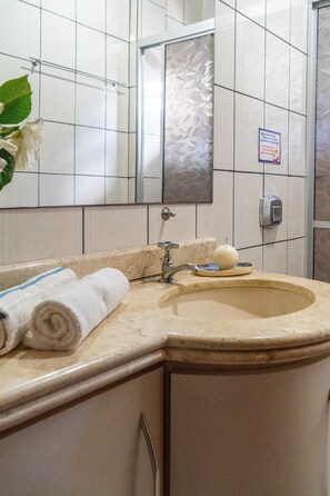 Comfort Studio Suite | Bathroom