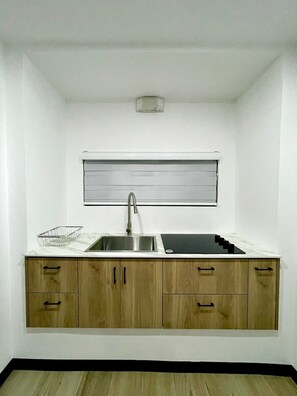 Apartment, Private Bathroom, Ocean View (5) | Private kitchen | Fridge, microwave, rice cooker, dining tables - Pura Natura Lodge (Quepos)