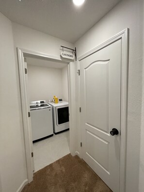 Interior - Elegant and Airy Modern Home in Quiet Neighborhood 2O mins from JAX Airport (Jacksonville)