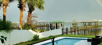 Enjoy this Little paradise detached guest house with your loved ones! pool, Dock