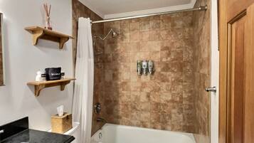 Sèche-cheveux, serviettes fournies