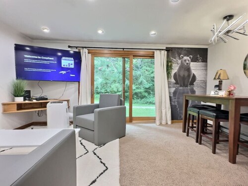 CozyDen-Location, Fireplace, Ski Off/Shuttle On!