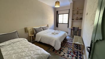 1 chambre, literie de qualité supérieure, couette en duvet d'oie, bureau