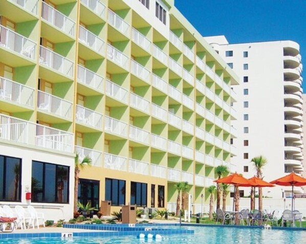 Piscina a l'aire lliure i piscina climatitzada 