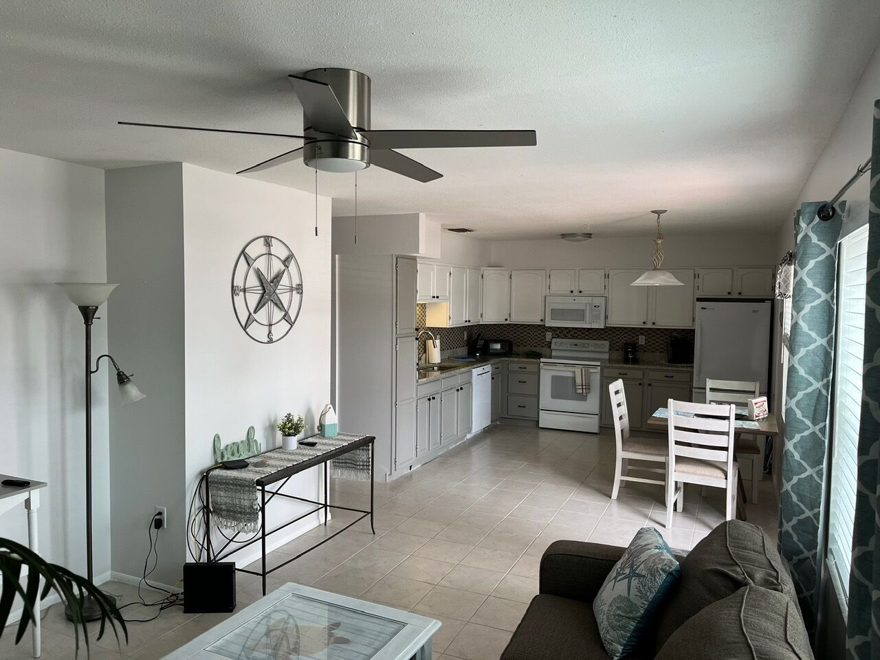 Cozy 2 Bdrm Beach Condo 