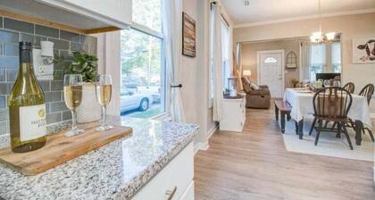 Sweet Retreat! Cozy 2 Bed & Bath By the Beach