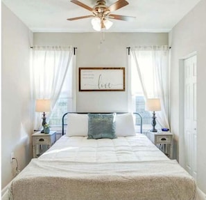 2 bedrooms, iron/ironing board, WiFi, bed sheets