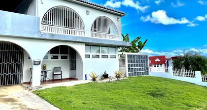Jay’s home by the beach and rainforest
Family suite