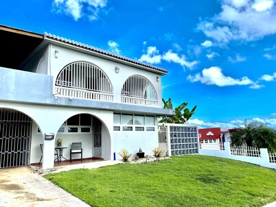 Jay’s home by the beach and rainforest
Family suite