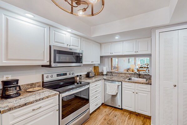 Fridge, microwave, oven, stovetop - Waterfront condo with balcony, pool, pickball/tennis, & walking paths (Fort Myers)