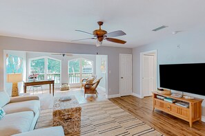 TV - Waterfront condo with balcony, pool, pickball/tennis, & walking paths (Fort Myers)