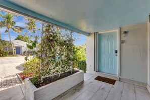 المنطقة المحيطة بالمنشأة