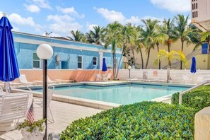 Pool - Chic Studio Apartment in Hollywood Beach (Hollywood)