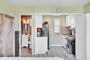 Wasserkocher mit Kaffee-/Teezubehör, Kochgeschirr/Geschirr/Besteck