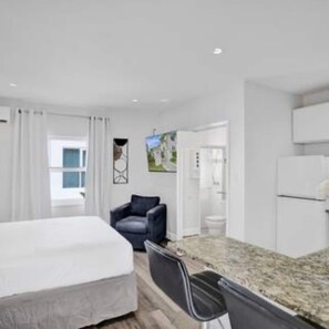 Tabla de planchar con plancha, cuna de viaje y wifi 