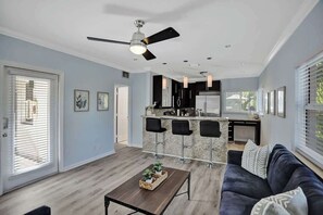 Smart TV - Beach Isles: Modern 1BR in Fort Lauderdale (Fort Lauderdale)